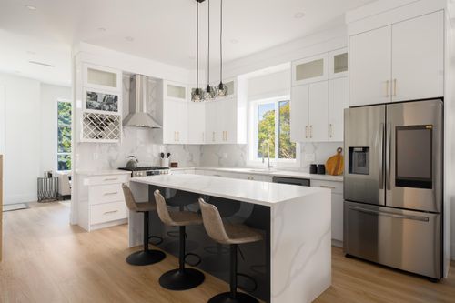122-eighth-avenue-glenbrooke-north-new-westminster-02 at 