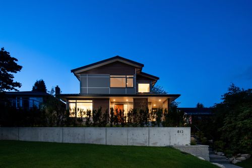 812-e-6th-street-queensbury-north-vancouver-01 at 