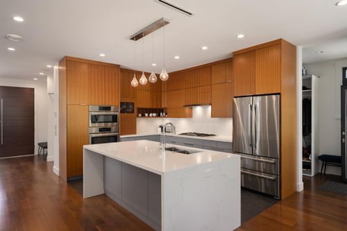 812-e-6th-street-queensbury-north-vancouver-03 at 