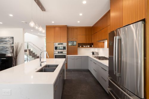 812-e-6th-street-queensbury-north-vancouver-04 at 