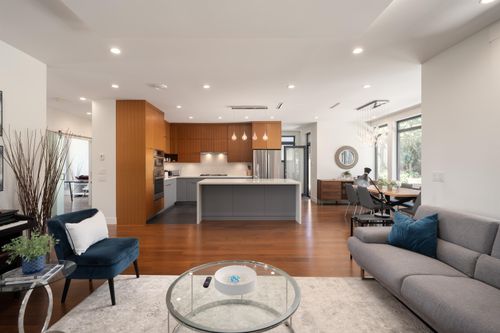 812-e-6th-street-queensbury-north-vancouver-05 at 
