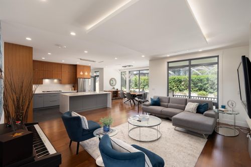 812-e-6th-street-queensbury-north-vancouver-06 at 