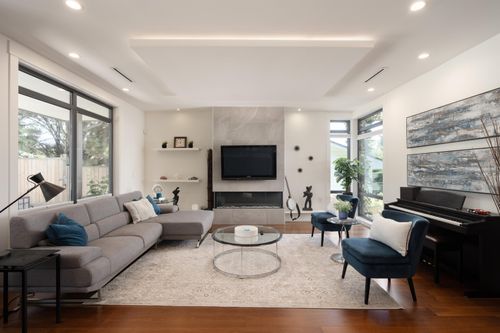 812-e-6th-street-queensbury-north-vancouver-08 at 