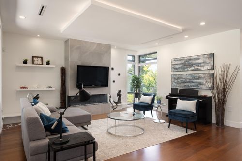 812-e-6th-street-queensbury-north-vancouver-09 at 