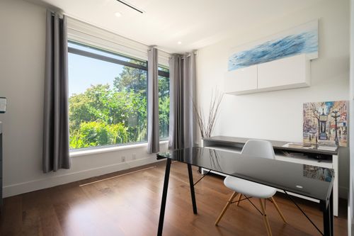 812-e-6th-street-queensbury-north-vancouver-10 at 