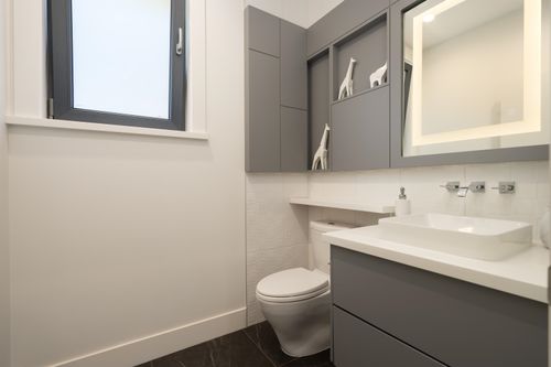 812-e-6th-street-queensbury-north-vancouver-11 at 