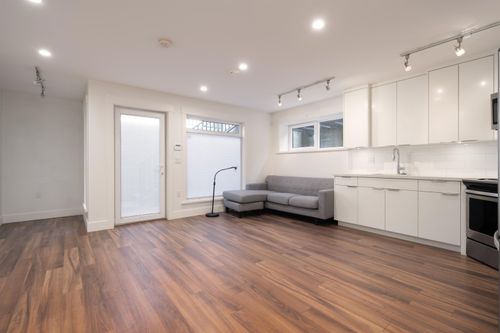 812-e-6th-street-queensbury-north-vancouver-20 at 