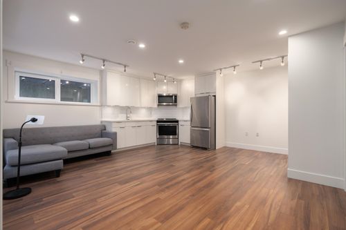 812-e-6th-street-queensbury-north-vancouver-21 at 