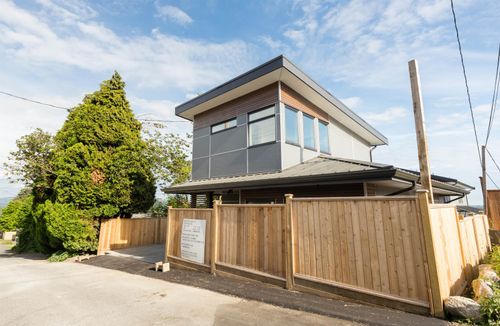 812-e-6th-street-queensbury-north-vancouver-25 at 