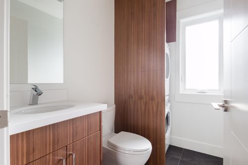 812-e-6th-street-queensbury-north-vancouver-28 at 