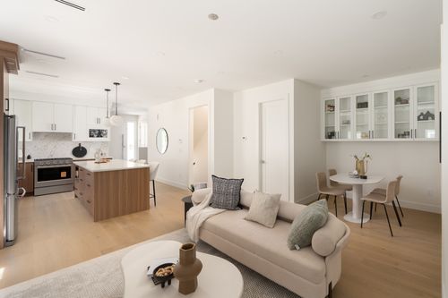 elgin-ave-6176-burnaby-adil-dinani-4 at 