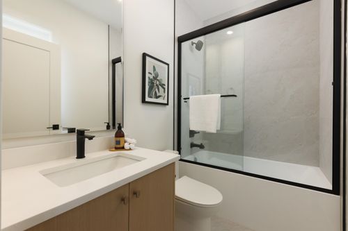 6525-dufferin-avenue-forest-glen-bs-burnaby-south-25 at 