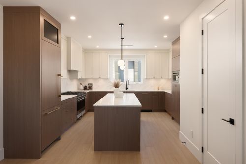 6525-dufferin-avenue-forest-glen-bs-burnaby-south-03 at 