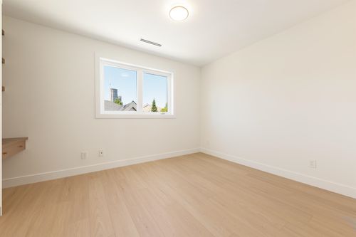 6525-dufferin-avenue-forest-glen-bs-burnaby-south-20 at 