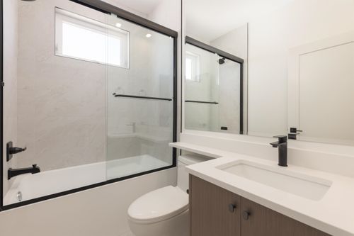 6525-dufferin-avenue-forest-glen-bs-burnaby-south-22 at 