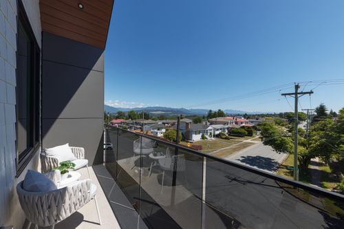 6525-dufferin-avenue-forest-glen-bs-burnaby-south-28 at 