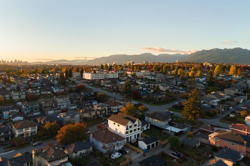 1458-rosser-avenue-willingdon-heights-burnaby-north-33 at 