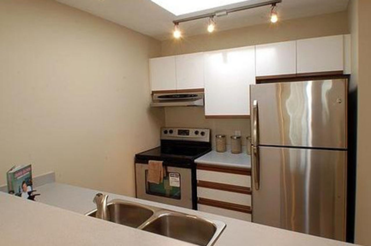 V789367-305-526-13TH-3 at  V789367-305-526-13TH-3 at