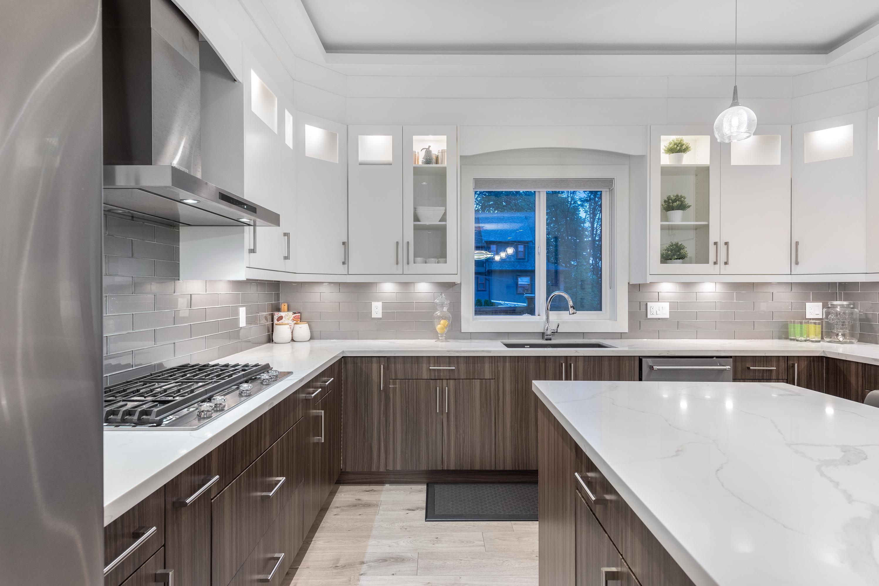 975 Delestre Avenue, Maillardville, Coquitlam 2 975 Delestre Avenue, Maillardville, Coquitlam 2