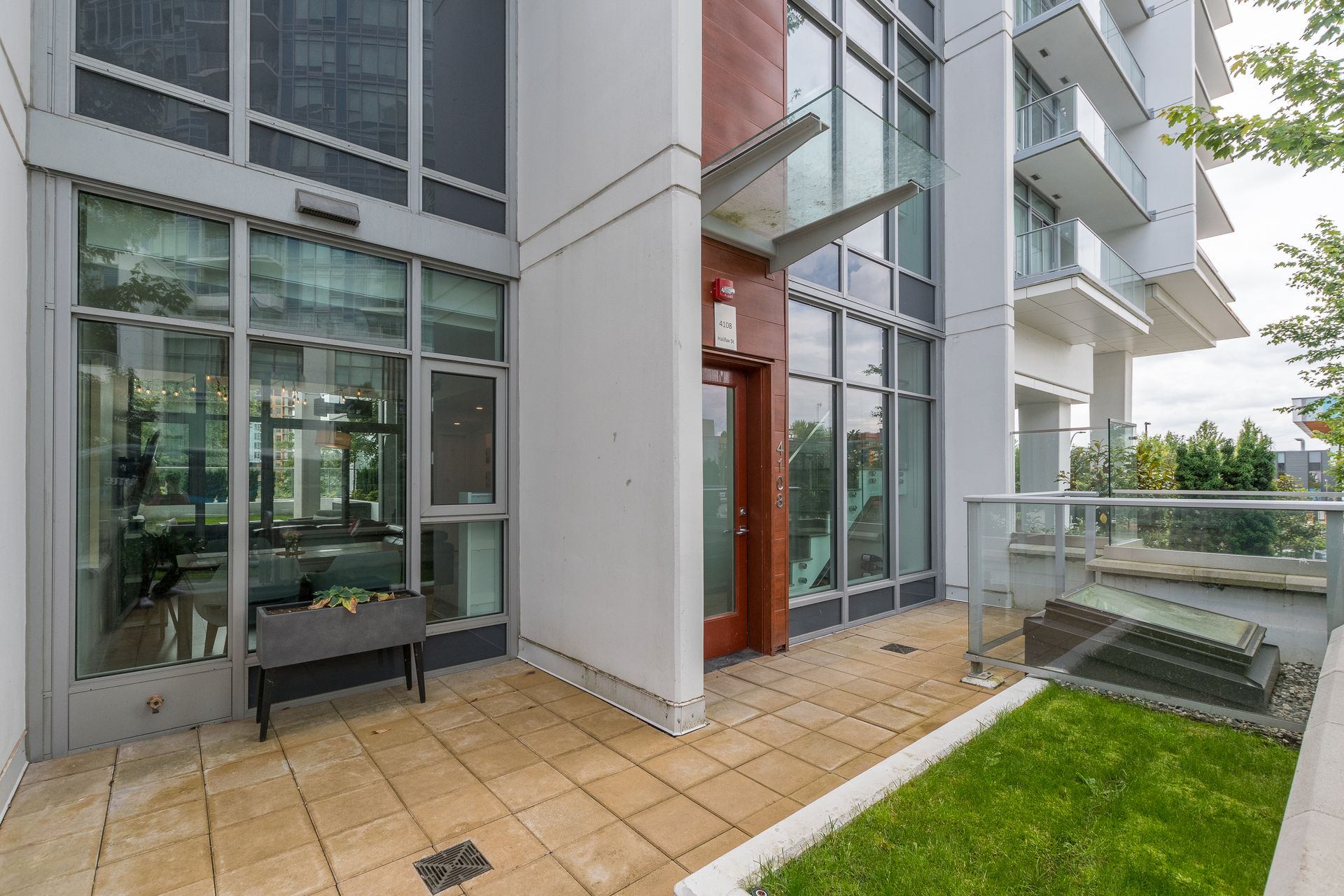 th1-4108-halifax-st-burnaby-360hometours-02 at  th1-4108-halifax-st-burnaby-360hometours-02 at