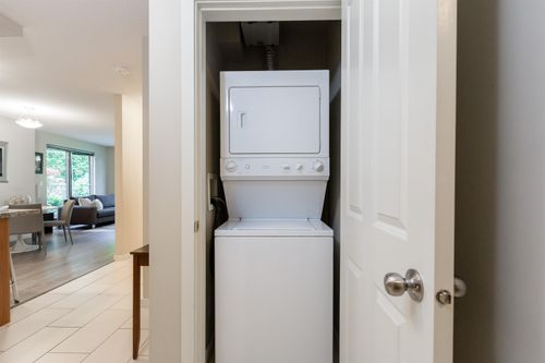 511-rochester-avenue-coquitlam-west-coquitlam-16 at 