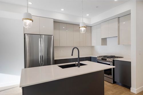 15353-17-avenue-king-george-corridor-south-surrey-white-rock-06 at 