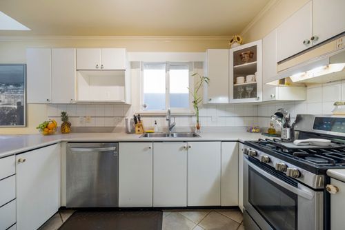 538-w-25th-street-upper-lonsdale-north-vancouver-03 at 