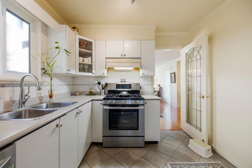 538-w-25th-street-upper-lonsdale-north-vancouver-04 at 