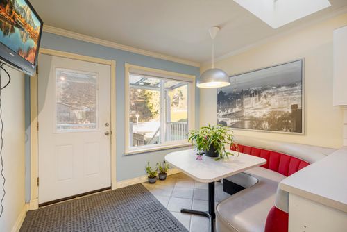 538-w-25th-street-upper-lonsdale-north-vancouver-05 at 