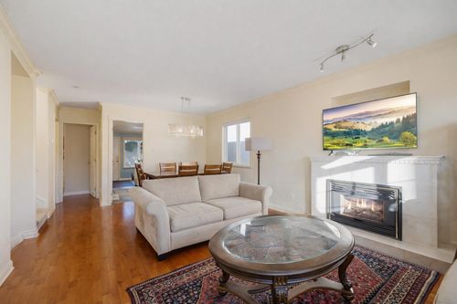538-w-25th-street-upper-lonsdale-north-vancouver-06 at 