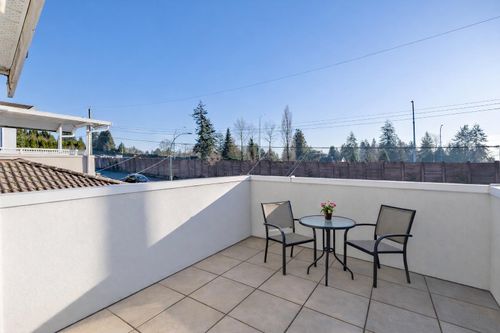 538-w-25th-street-upper-lonsdale-north-vancouver-08 at 