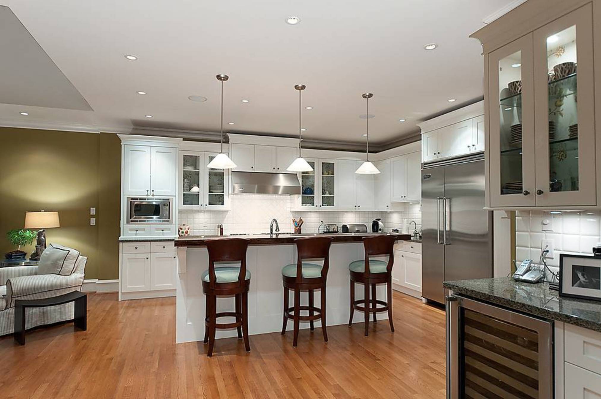 at 3260 Mathers Avenue, Westmount WV, West Vancouver