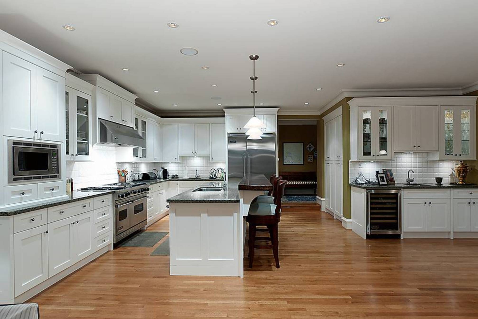 at 3260 Mathers Avenue, Westmount WV, West Vancouver