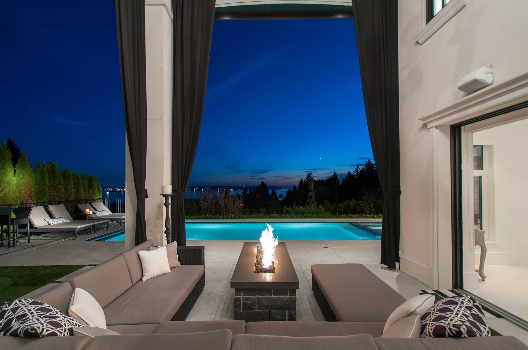 at 3485 Mathers, Westmount WV, West Vancouver