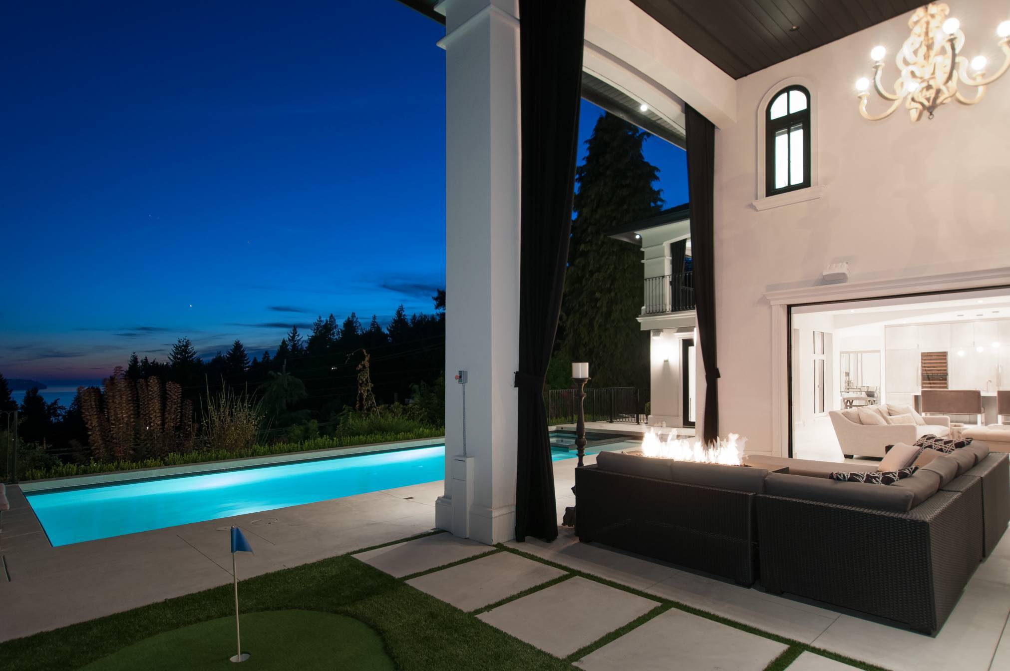 at 3485 Mathers, Westmount WV, West Vancouver