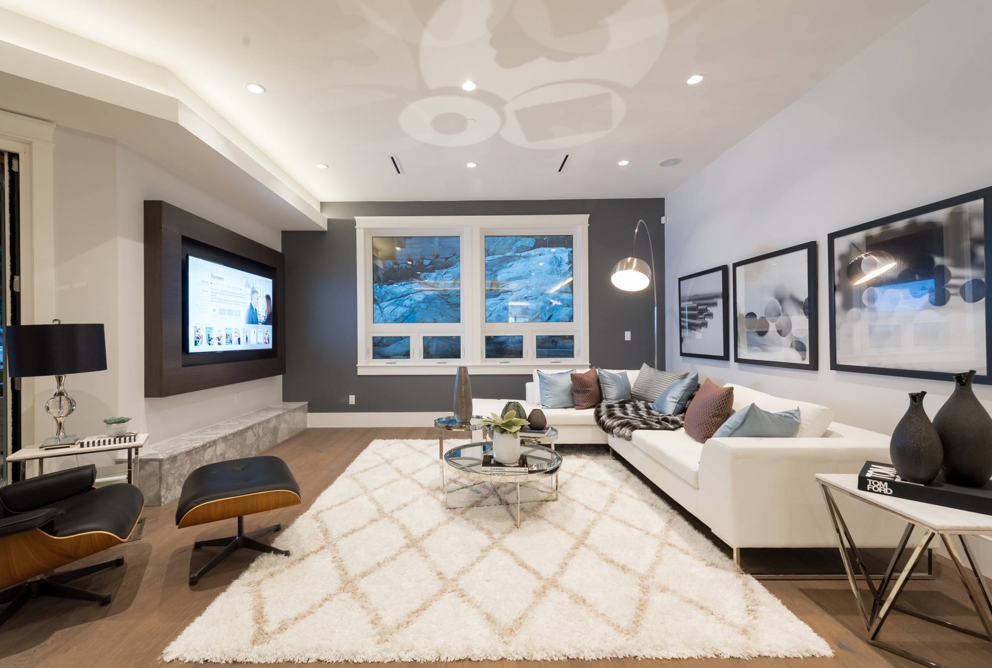 at 3905 Southridge Avenue, Bayridge, West Vancouver