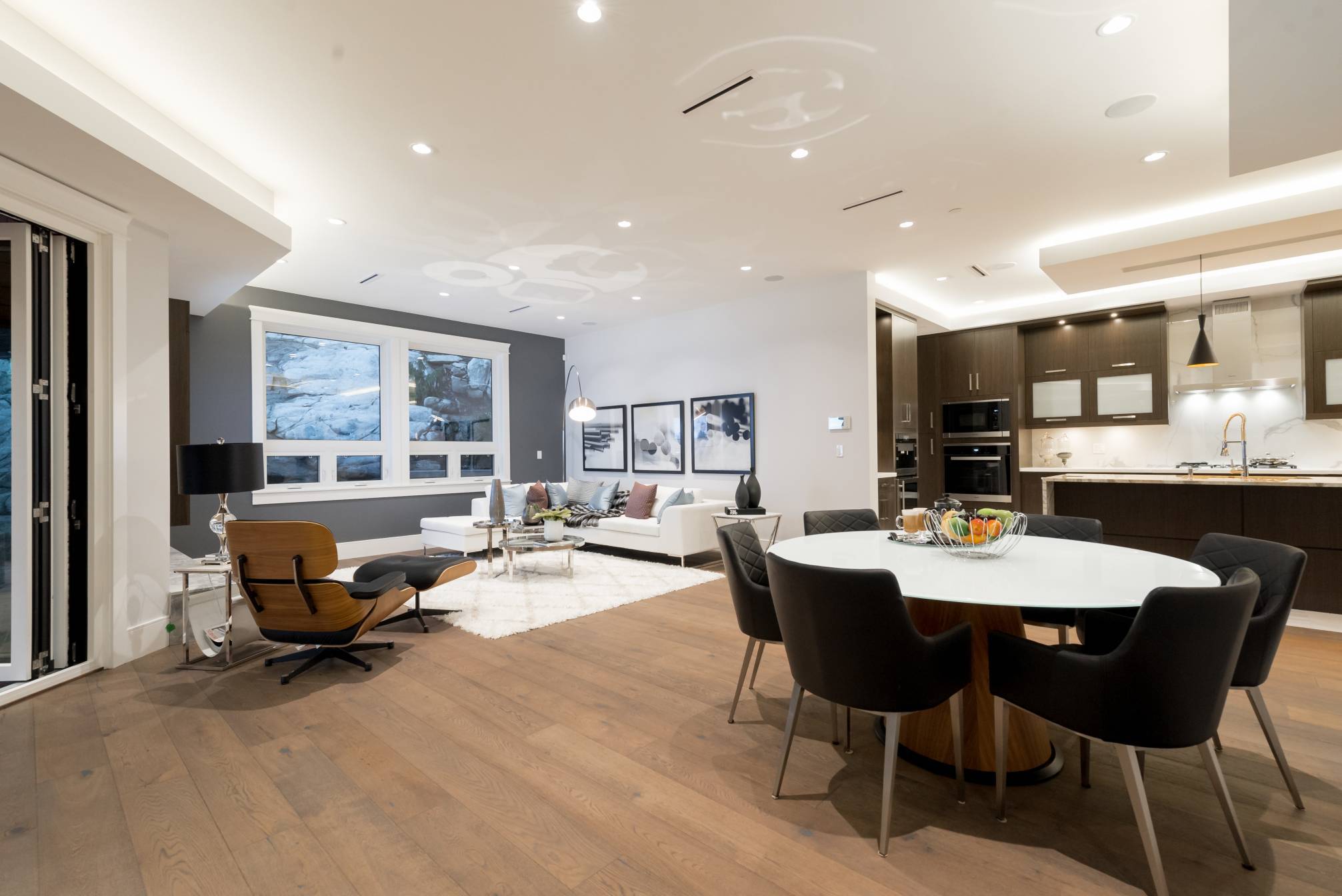 at 3905 Southridge Avenue, Bayridge, West Vancouver