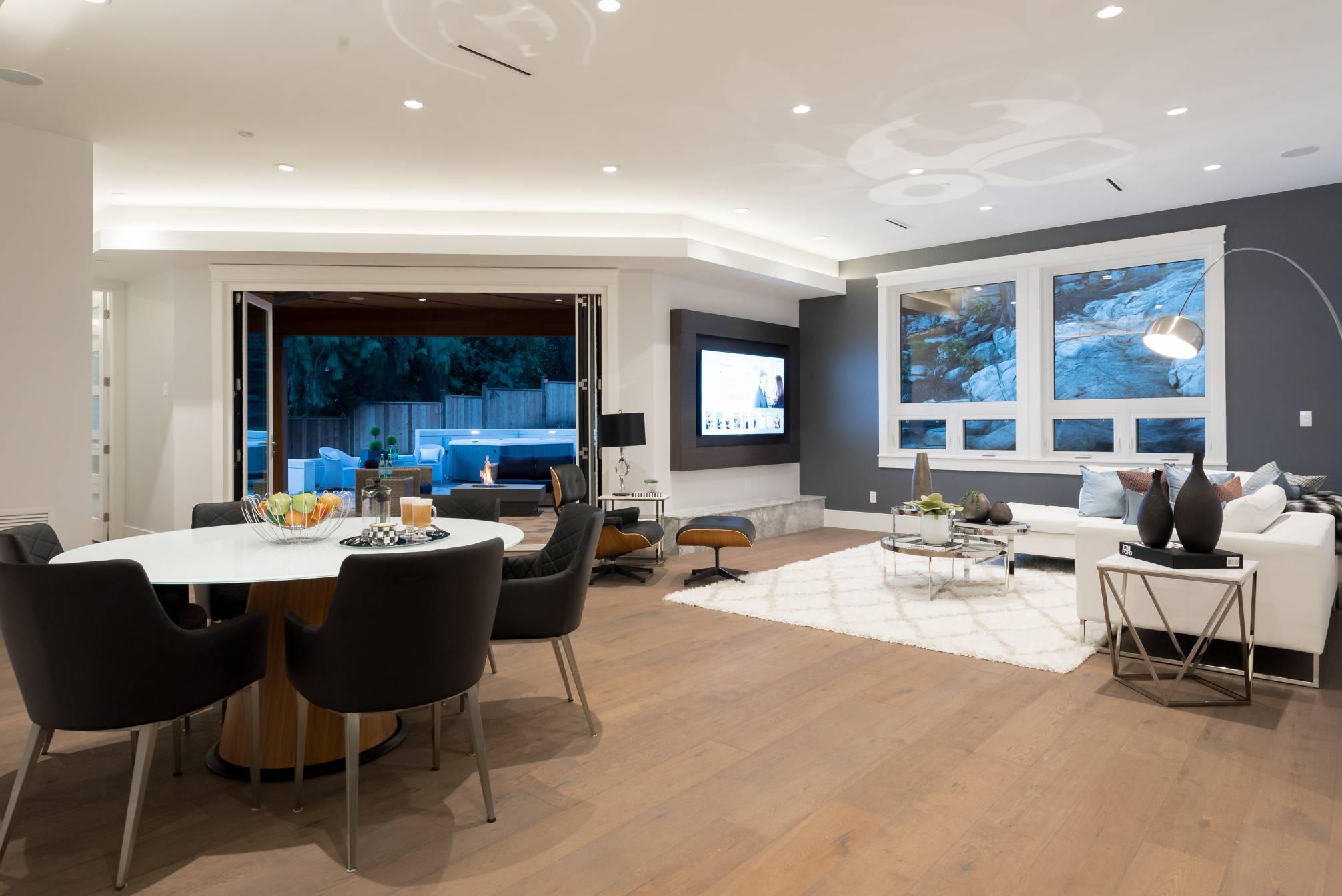 at 3905 Southridge Avenue, Bayridge, West Vancouver