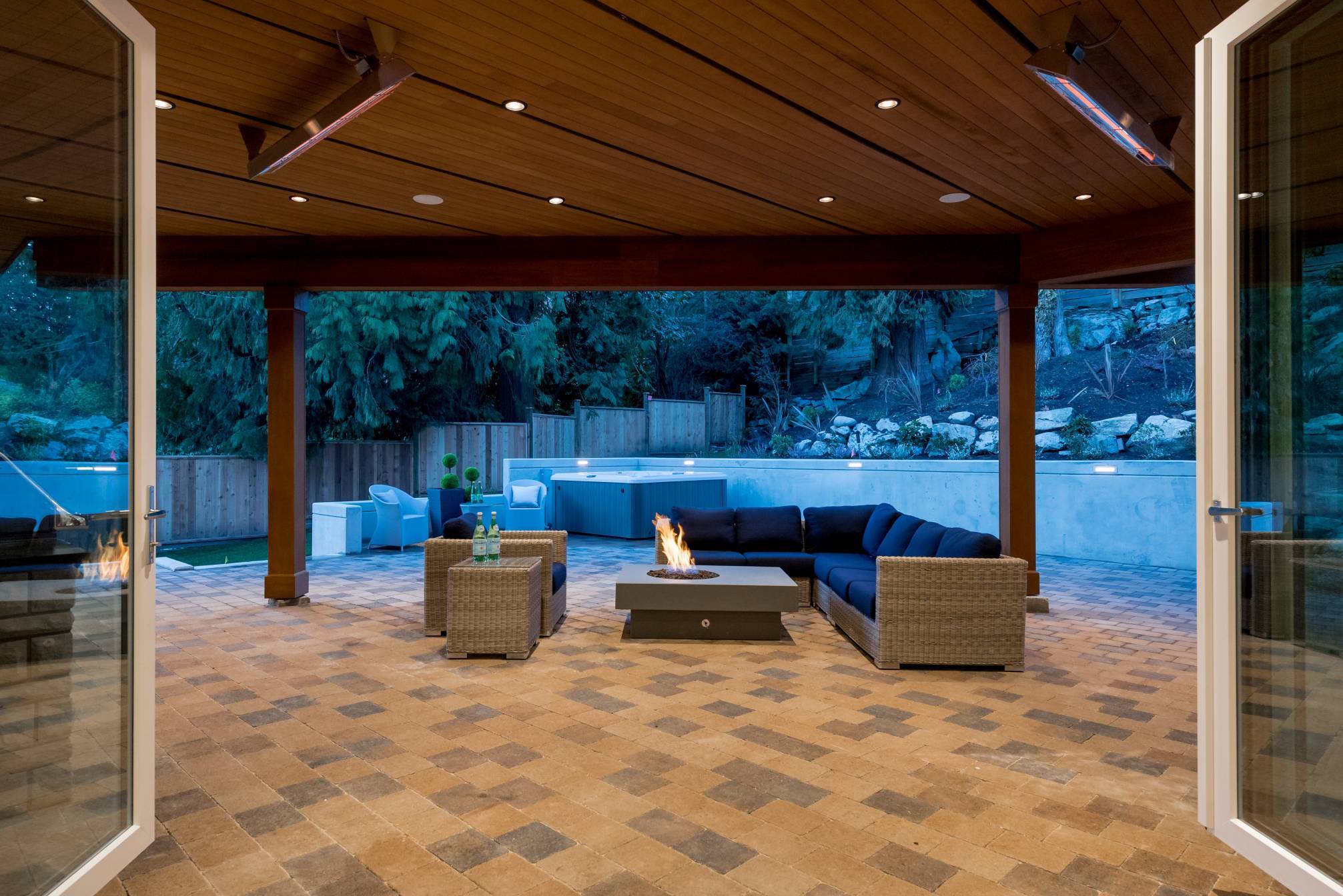 at 3905 Southridge Avenue, Bayridge, West Vancouver