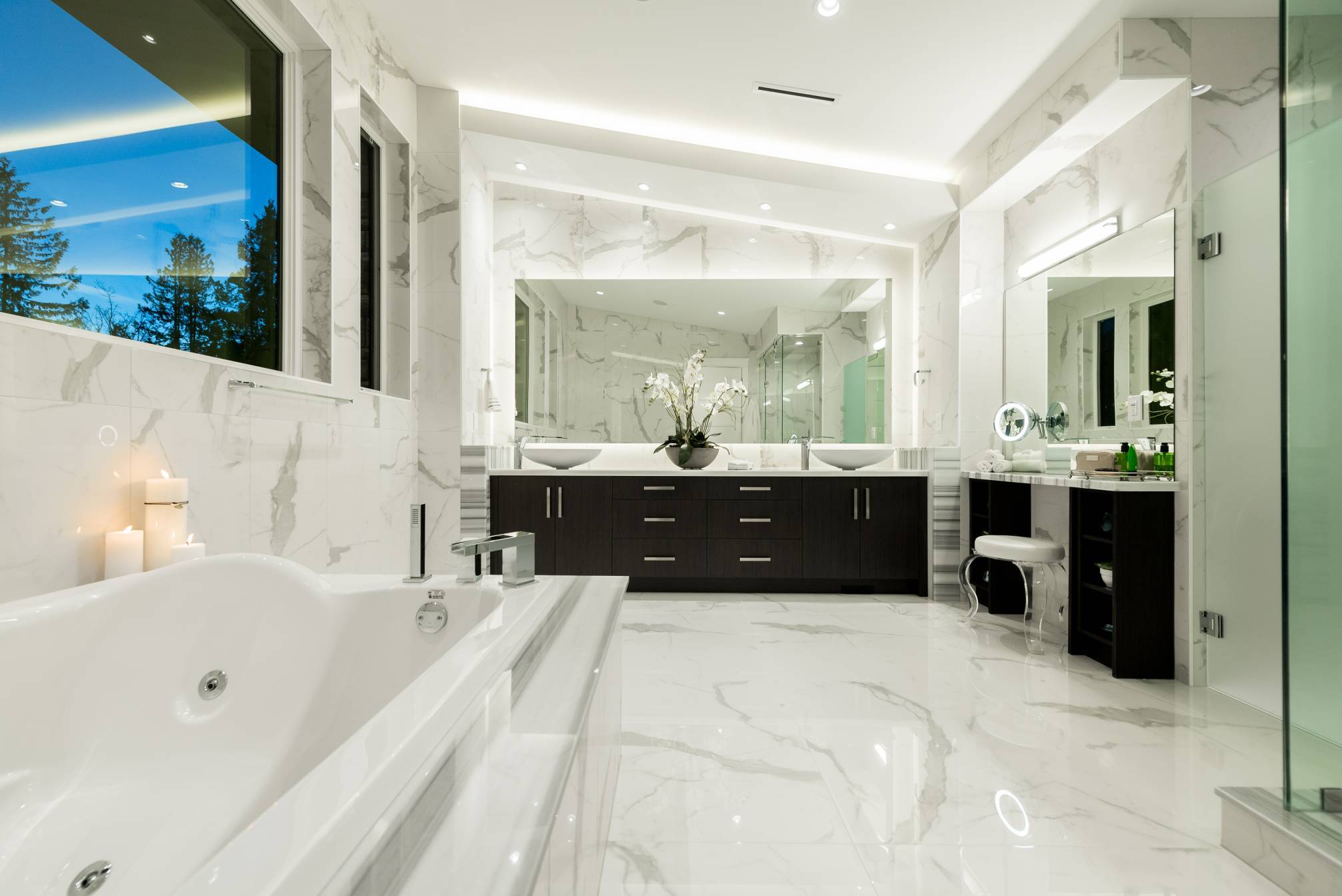 at 3905 Southridge Avenue, Bayridge, West Vancouver