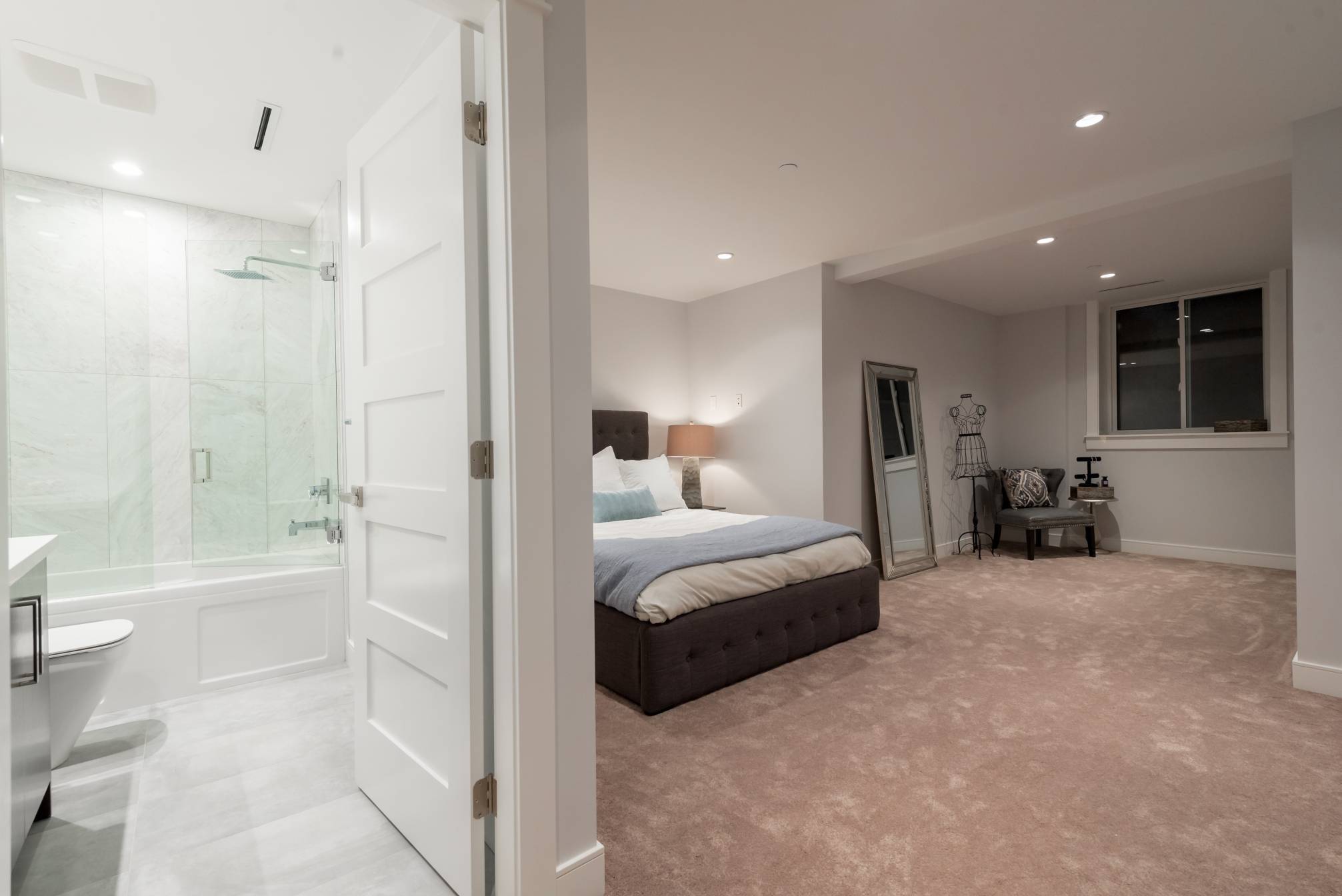 at 3905 Southridge Avenue, Bayridge, West Vancouver
