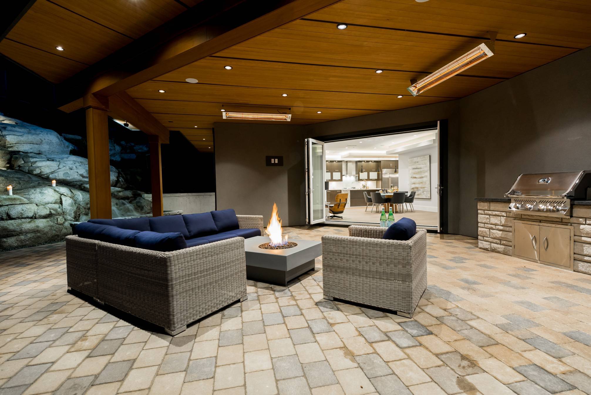 at 3905 Southridge Avenue, Bayridge, West Vancouver
