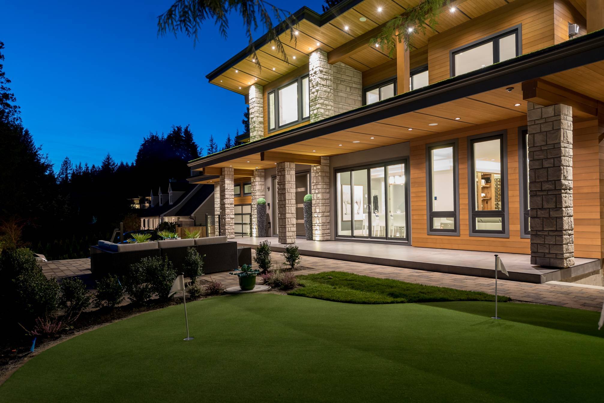 at 3905 Southridge Avenue, Bayridge, West Vancouver