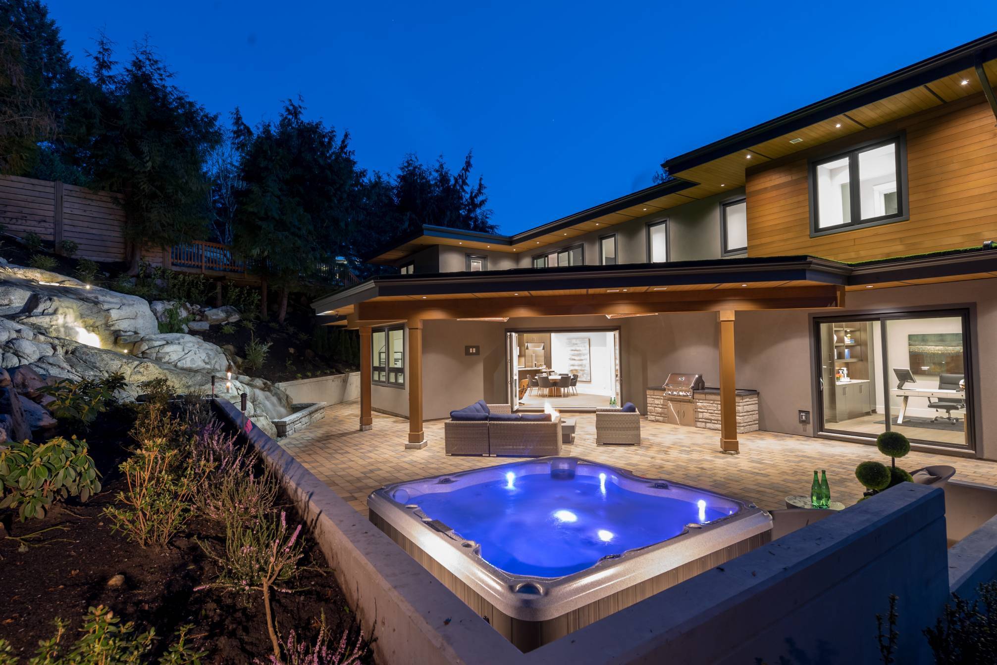 at 3905 Southridge Avenue, Bayridge, West Vancouver
