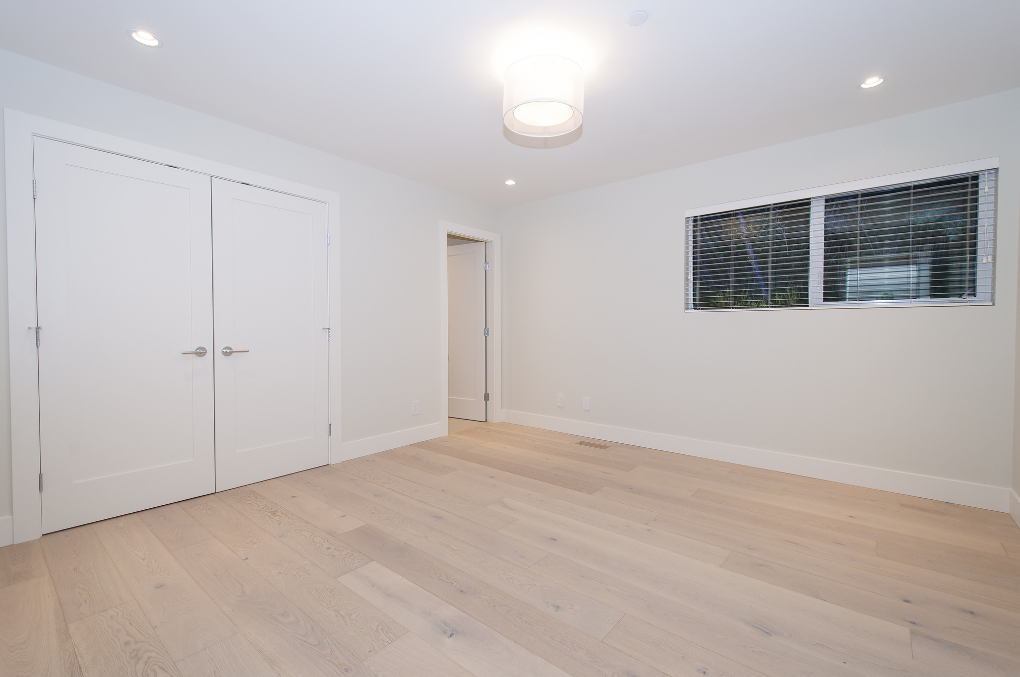 044 at 4113 Bayridge Avenue, Bayridge, West Vancouver