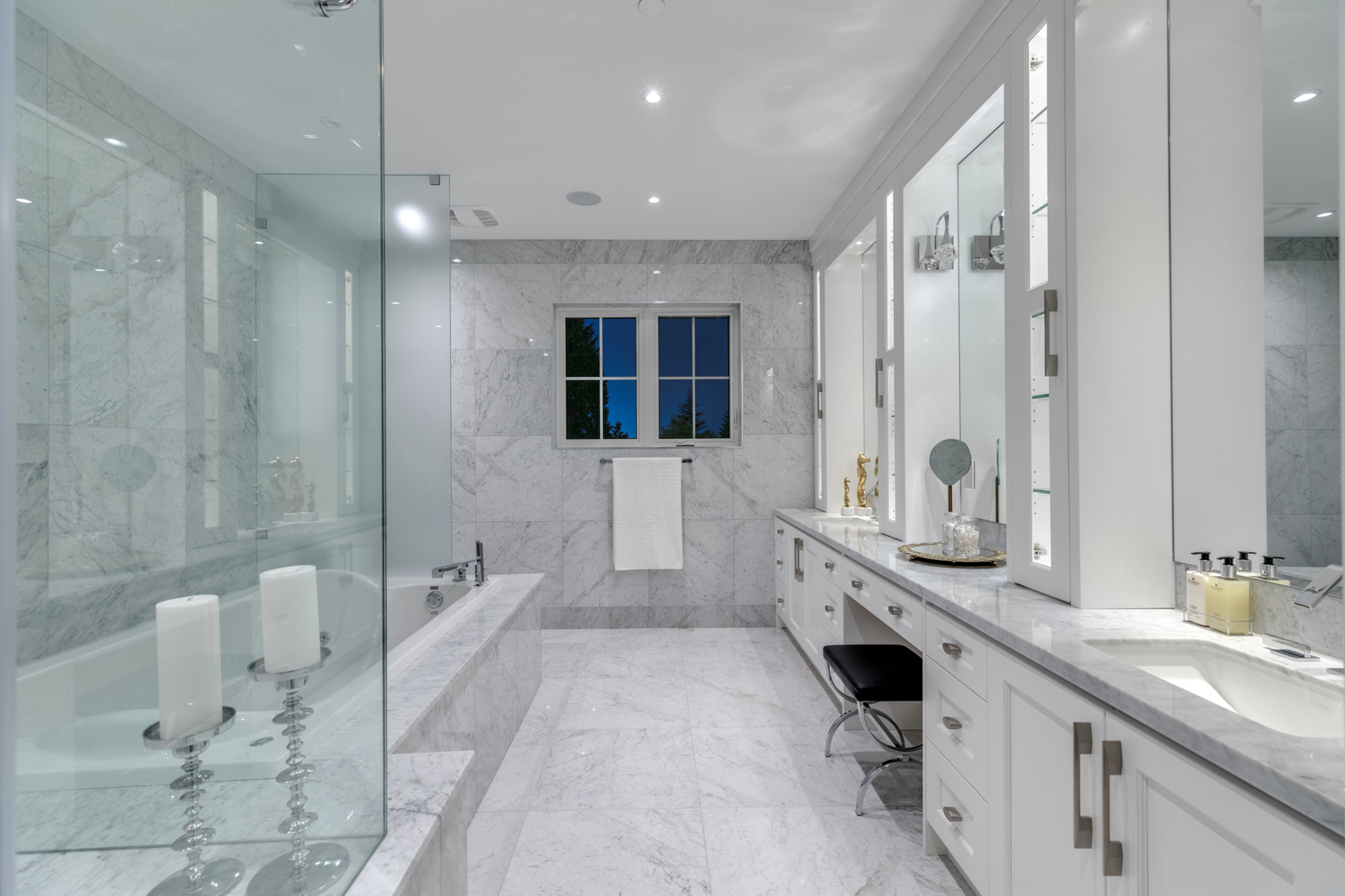 at 1595 19th Street, Ambleside, West Vancouver