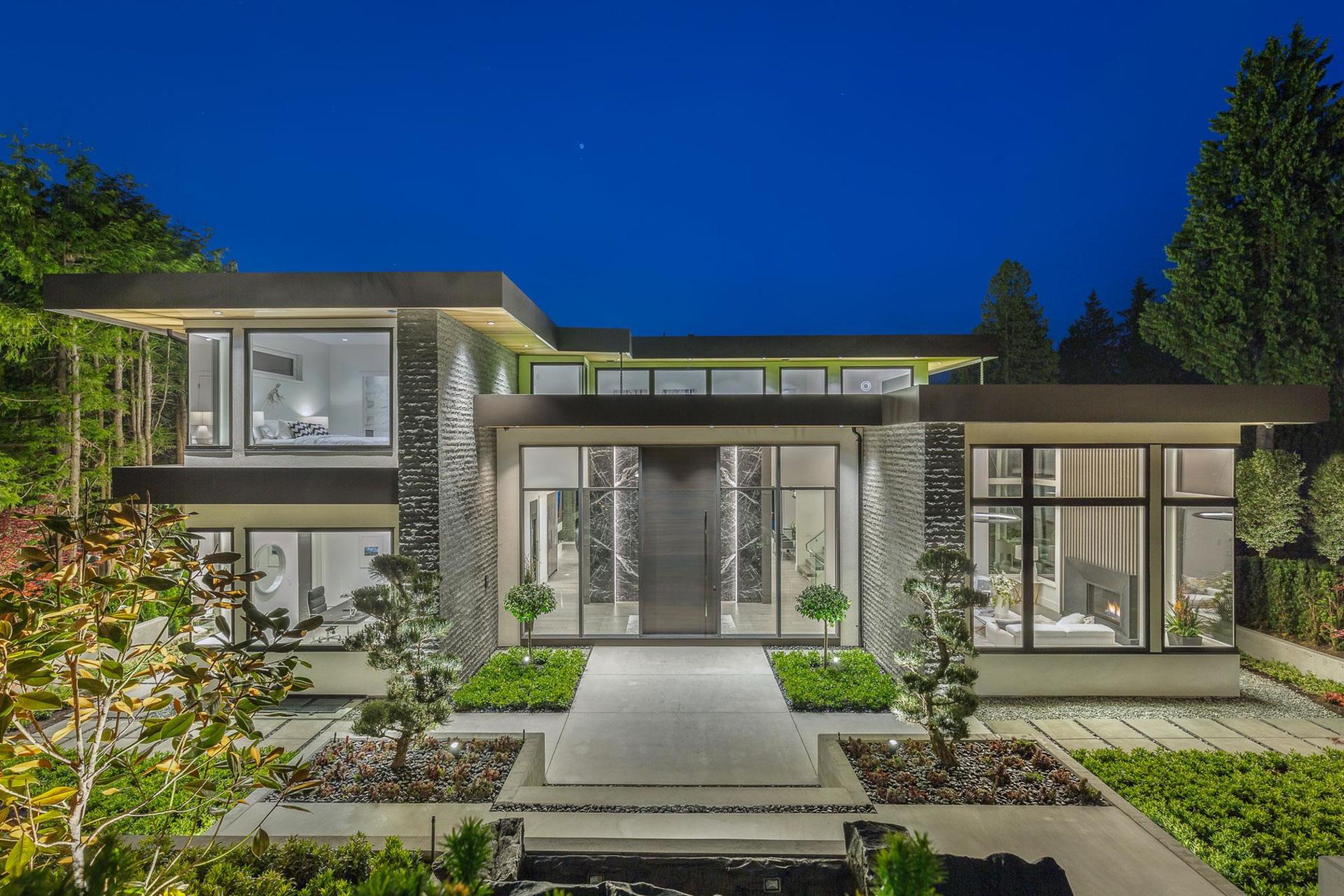 at 2592 Rosebery Avenue, Dundarave, West Vancouver