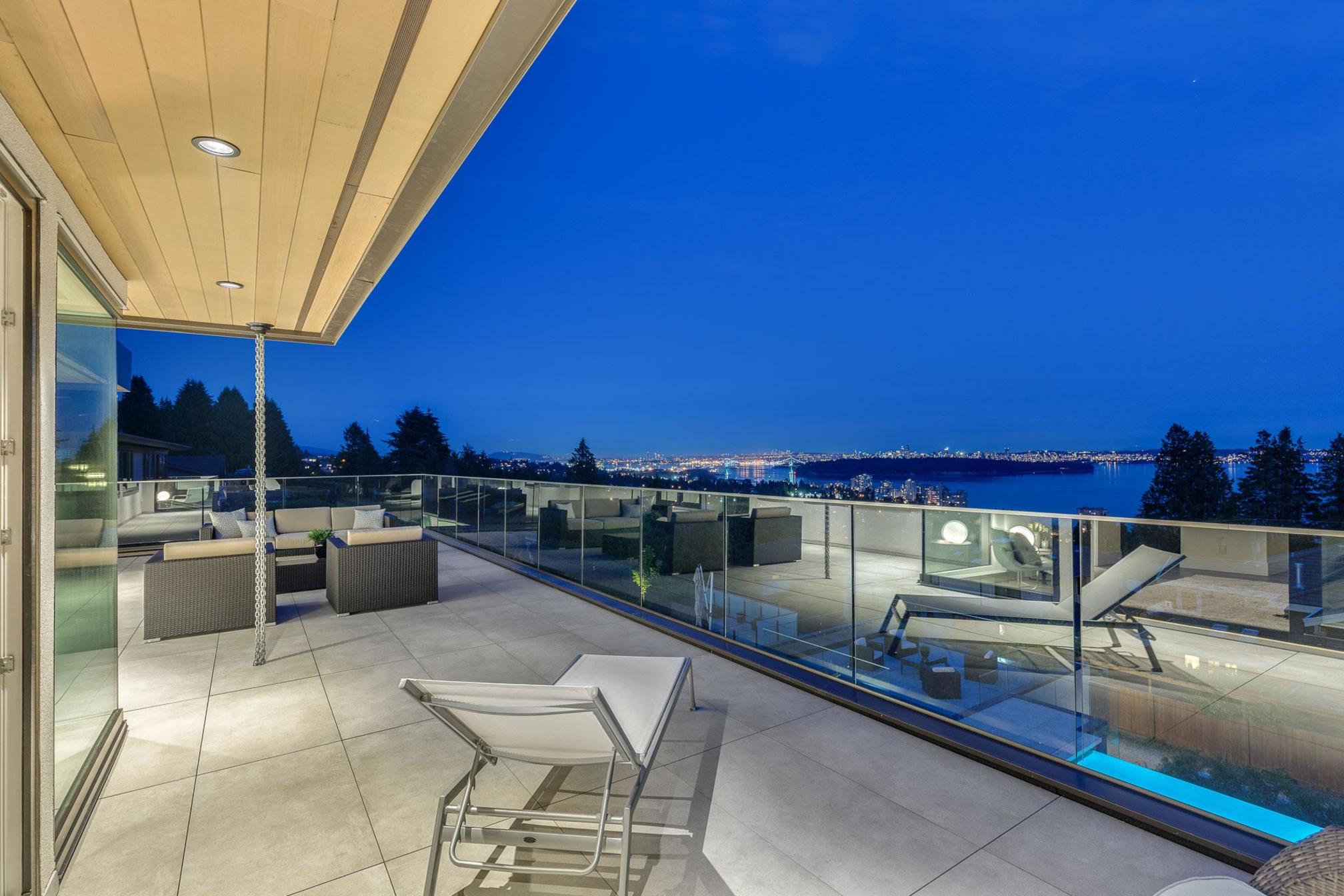 at 2592 Rosebery Avenue, Dundarave, West Vancouver