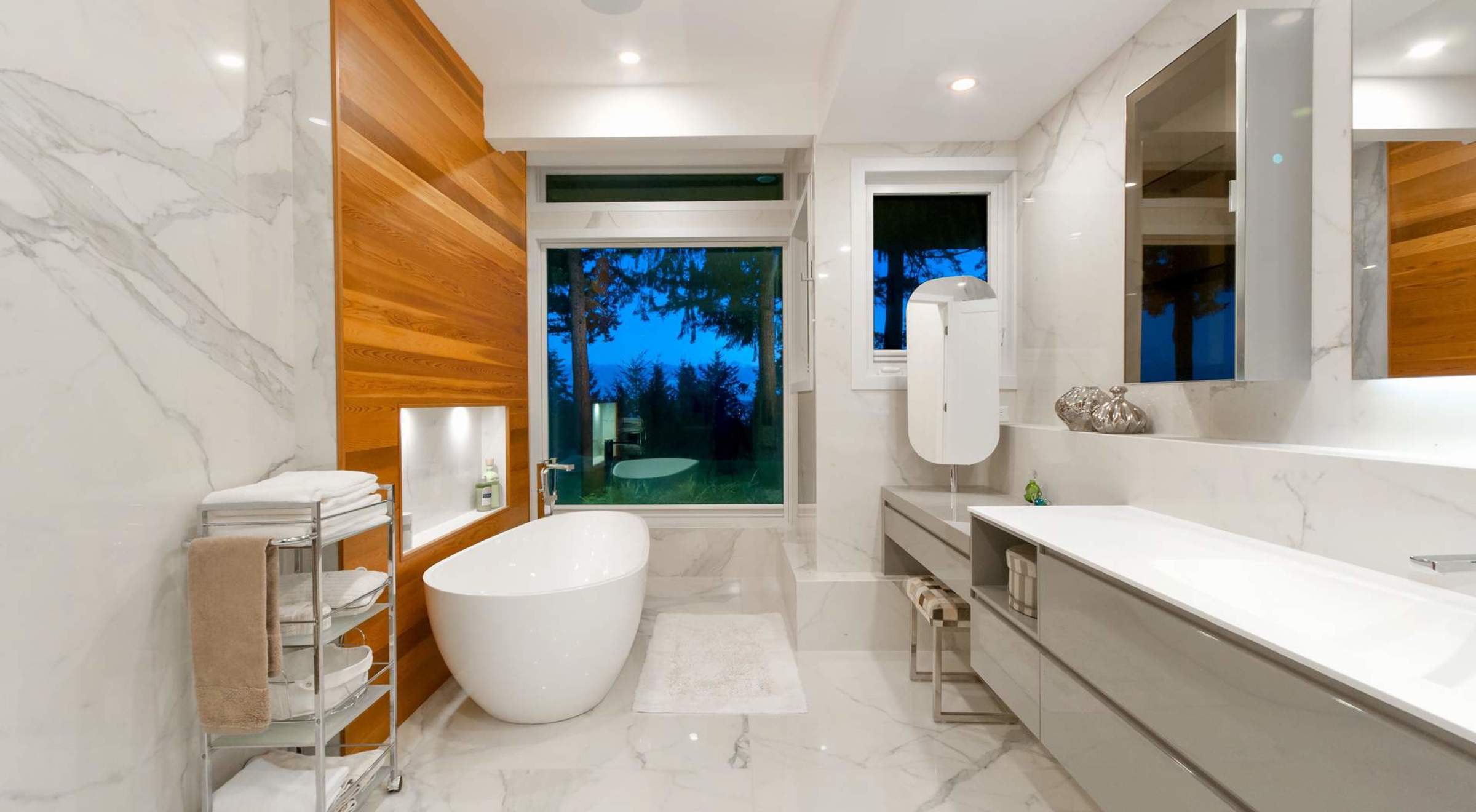 at 3584 Rockview Place, Westmount WV, West Vancouver