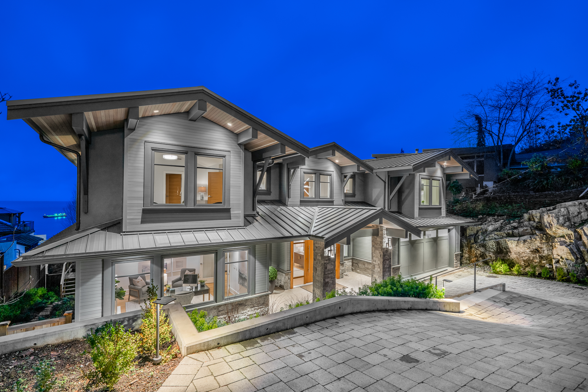 at 3820 Southridge Avenue, Bayridge, West Vancouver